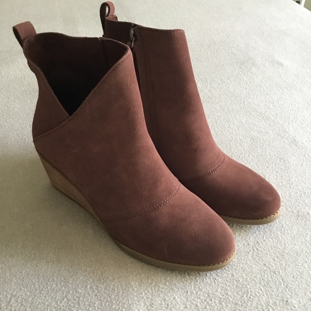Toms Sutton Chestnut Suede Wedge Booties NWT Size 8.5